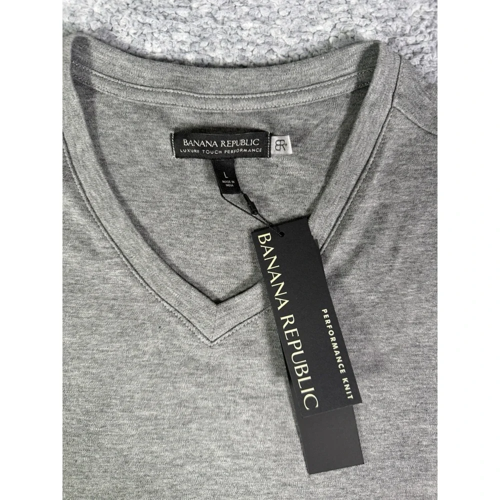 NWT Banana Republic Mens Large Luxury Touch Performance Knit T-Shirt V-Neck Gray
